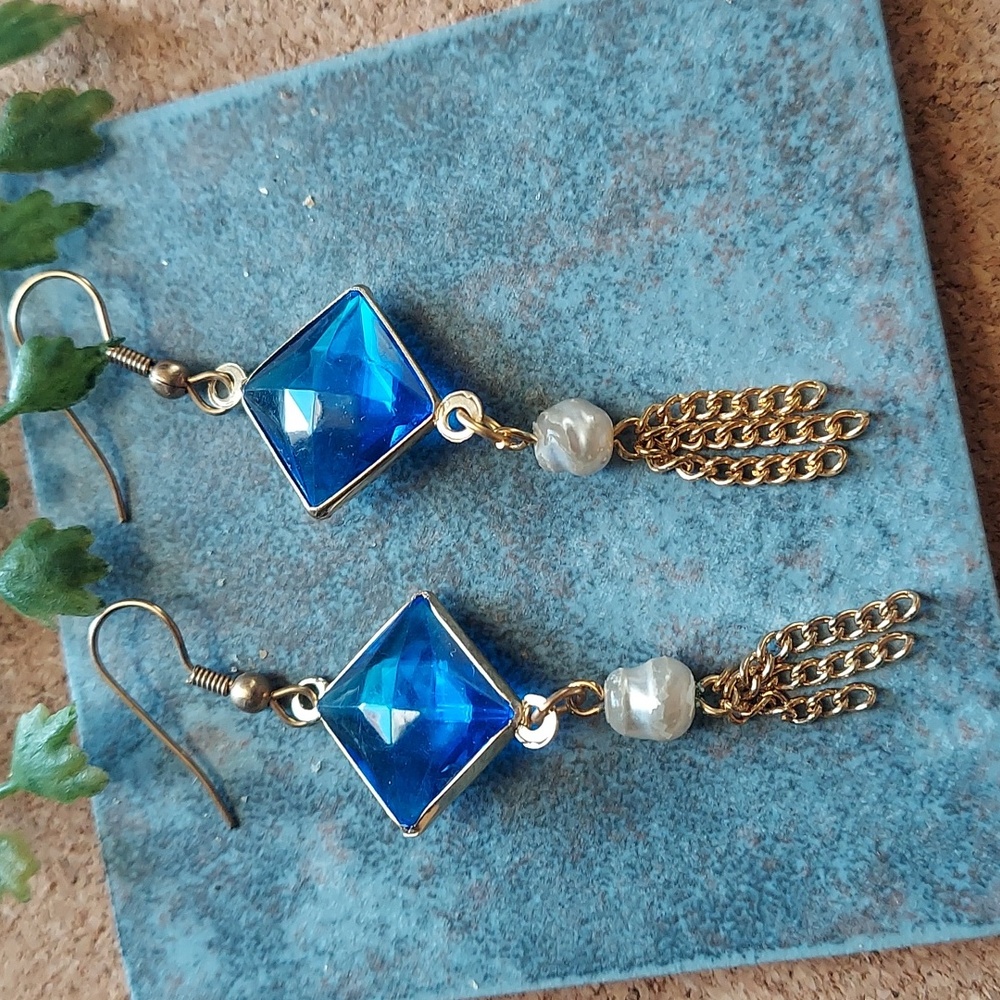 E806 Blue Diamond Shaped Dangle Tassle Earrings With Pearl Accents